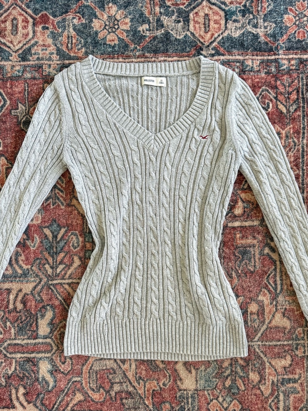 Hollister Women's Light Gray Cable V-Neck Sweater